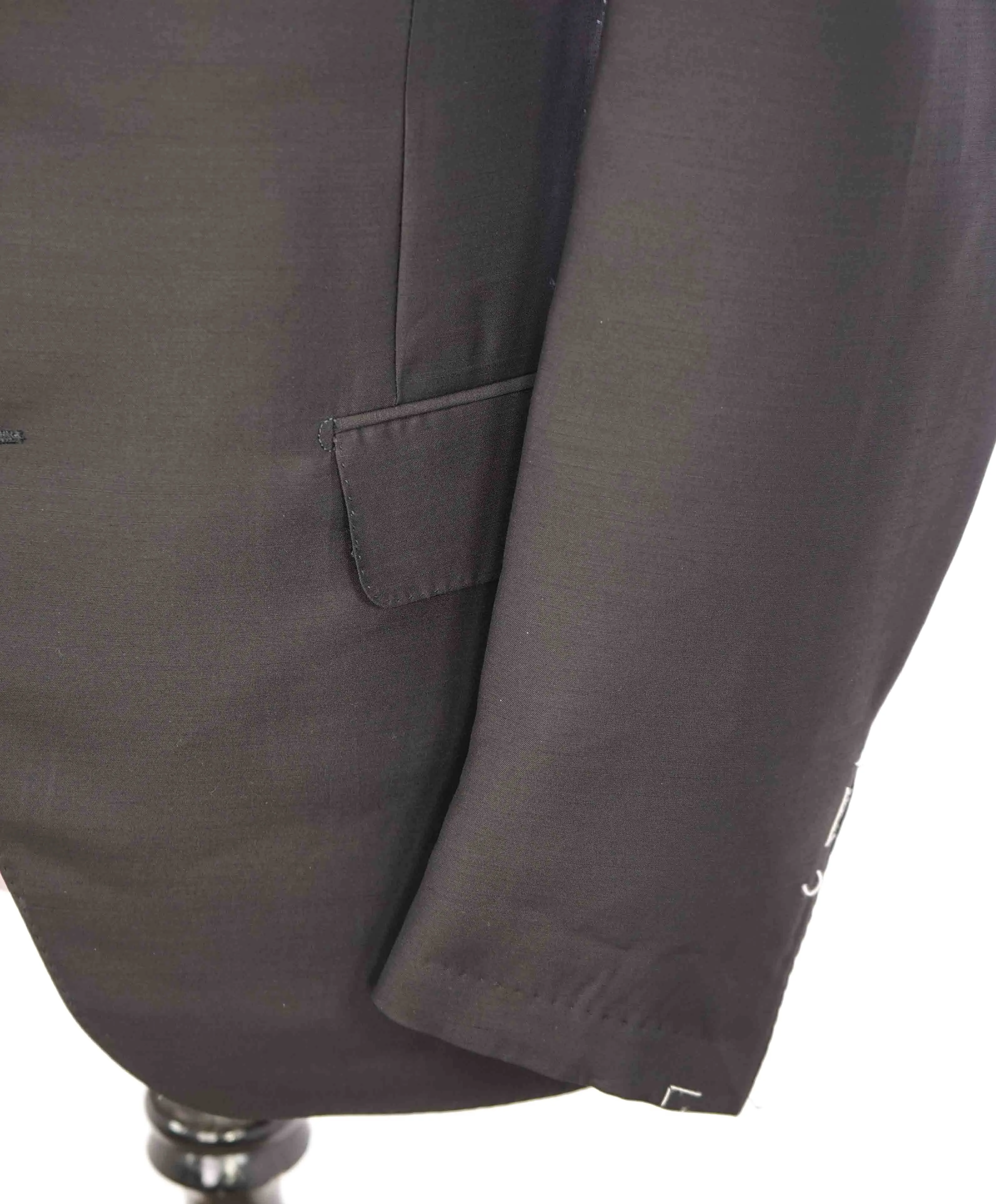 $1,495 EIDOS - 2/3 Button Roll LapelSemi-Lined Black Blazer - 44R
