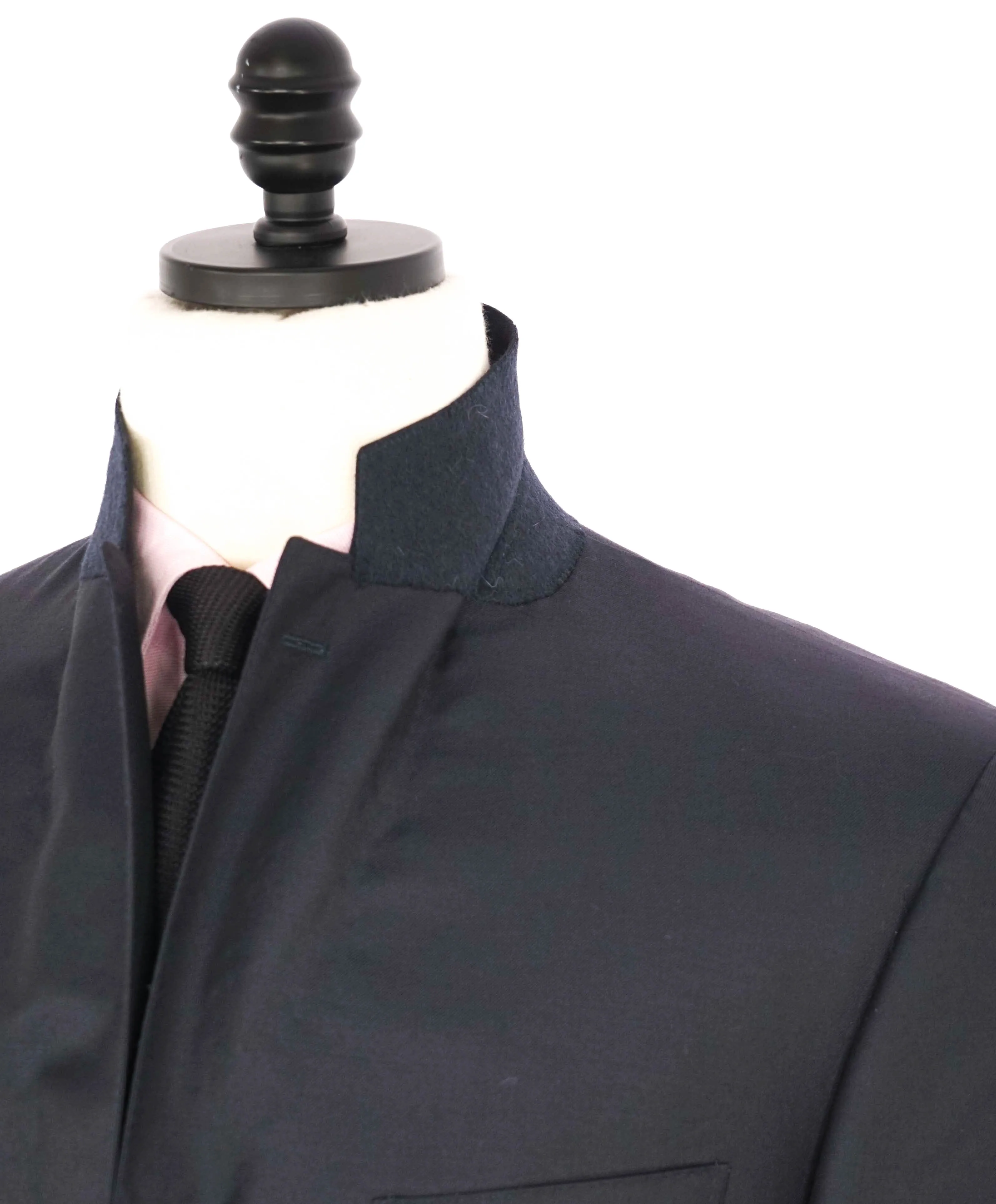 $1,795 CANALI - *CLOSET STAPLE*  Solid Navy Blue Notch Lapel Blazer - 44R US