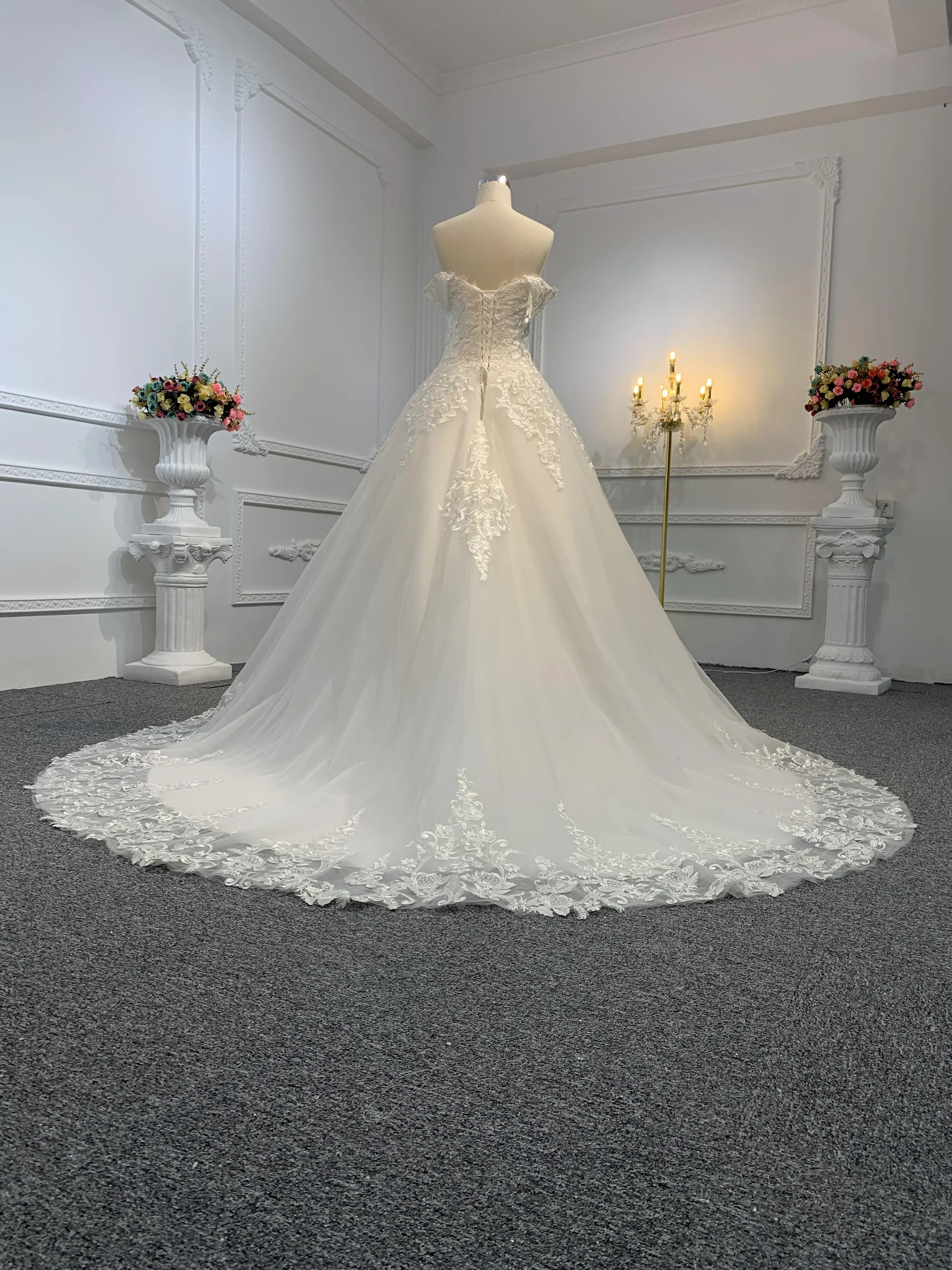 29686-The Embroidery Lace Wedding Dress With Tail