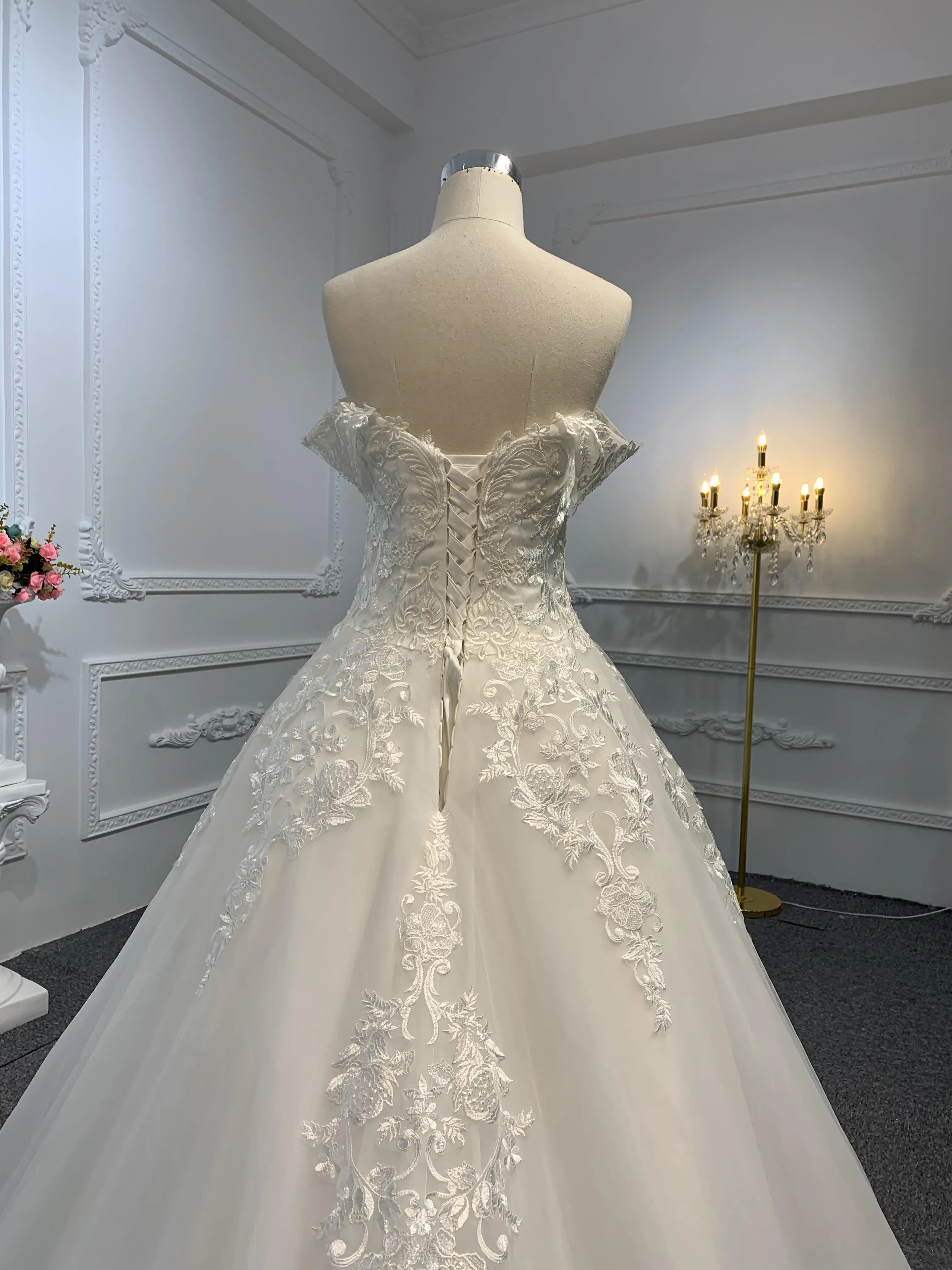 29686-The Embroidery Lace Wedding Dress With Tail