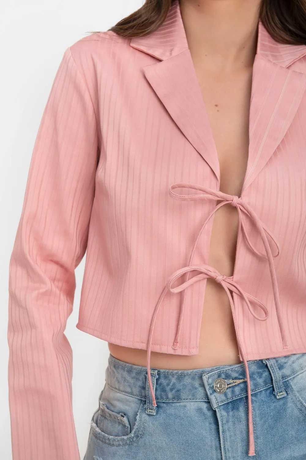 Blazer corto de rayas con lazos frontales