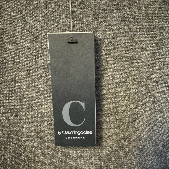 Bloomingdales‎ 100% Cashmere Sweater NWT Medium Asymmetrical Hem. Charcoal.