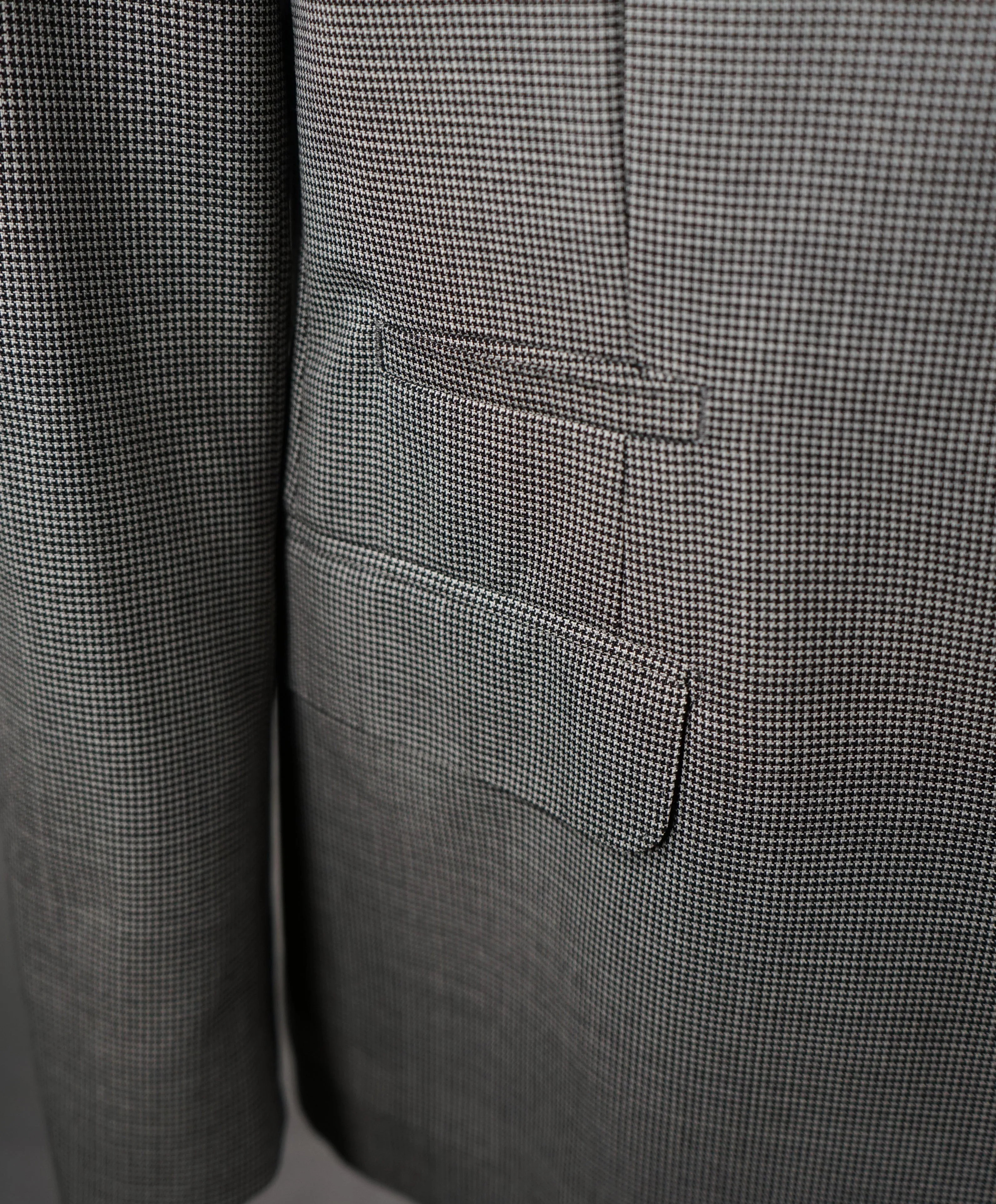 BRUNELLO CUCINELLI - Houndstooth 2-3 Button Roll Wool Blazer - 48R