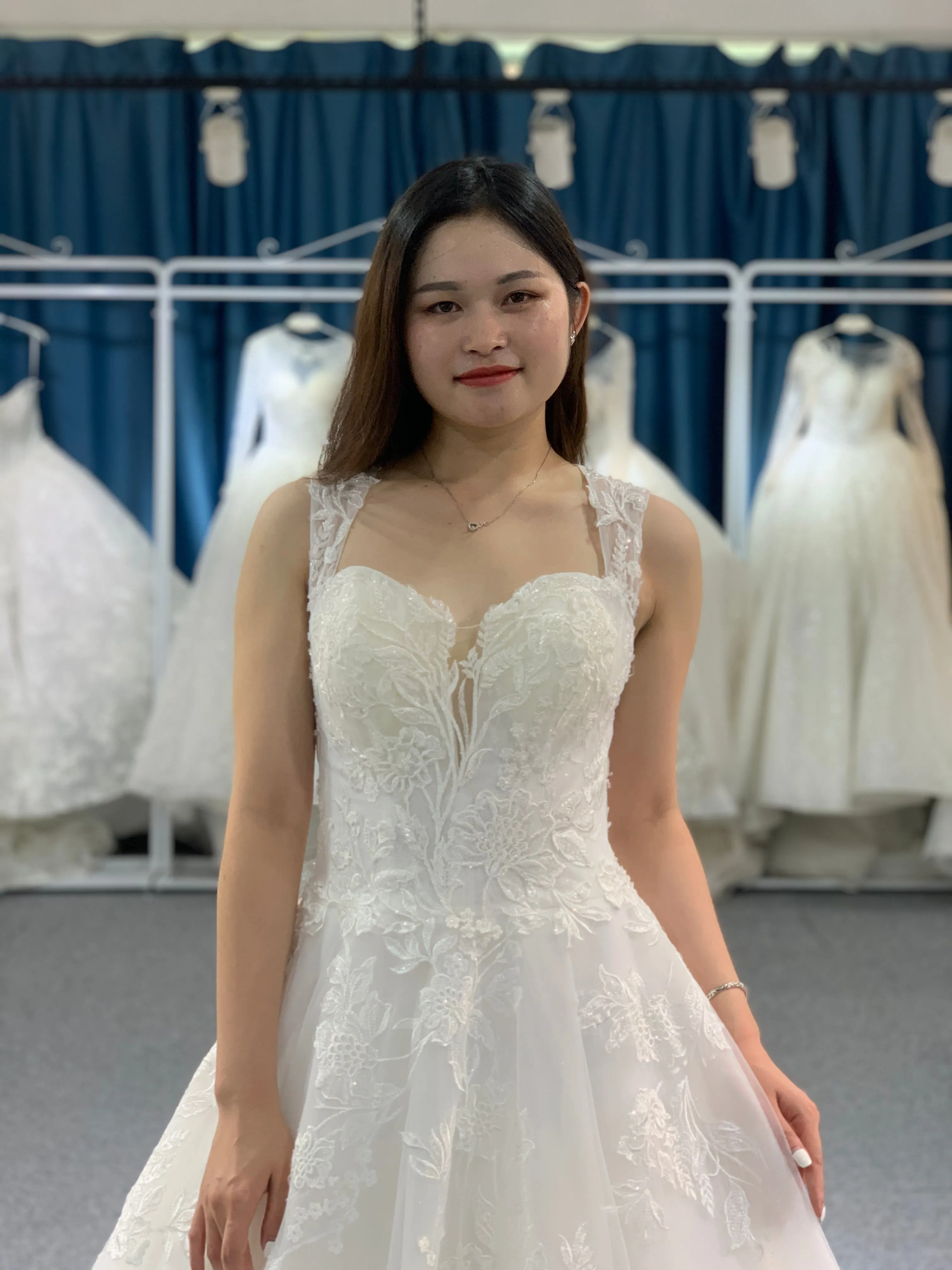 BYG sweetheart sleeveless wedding dress
