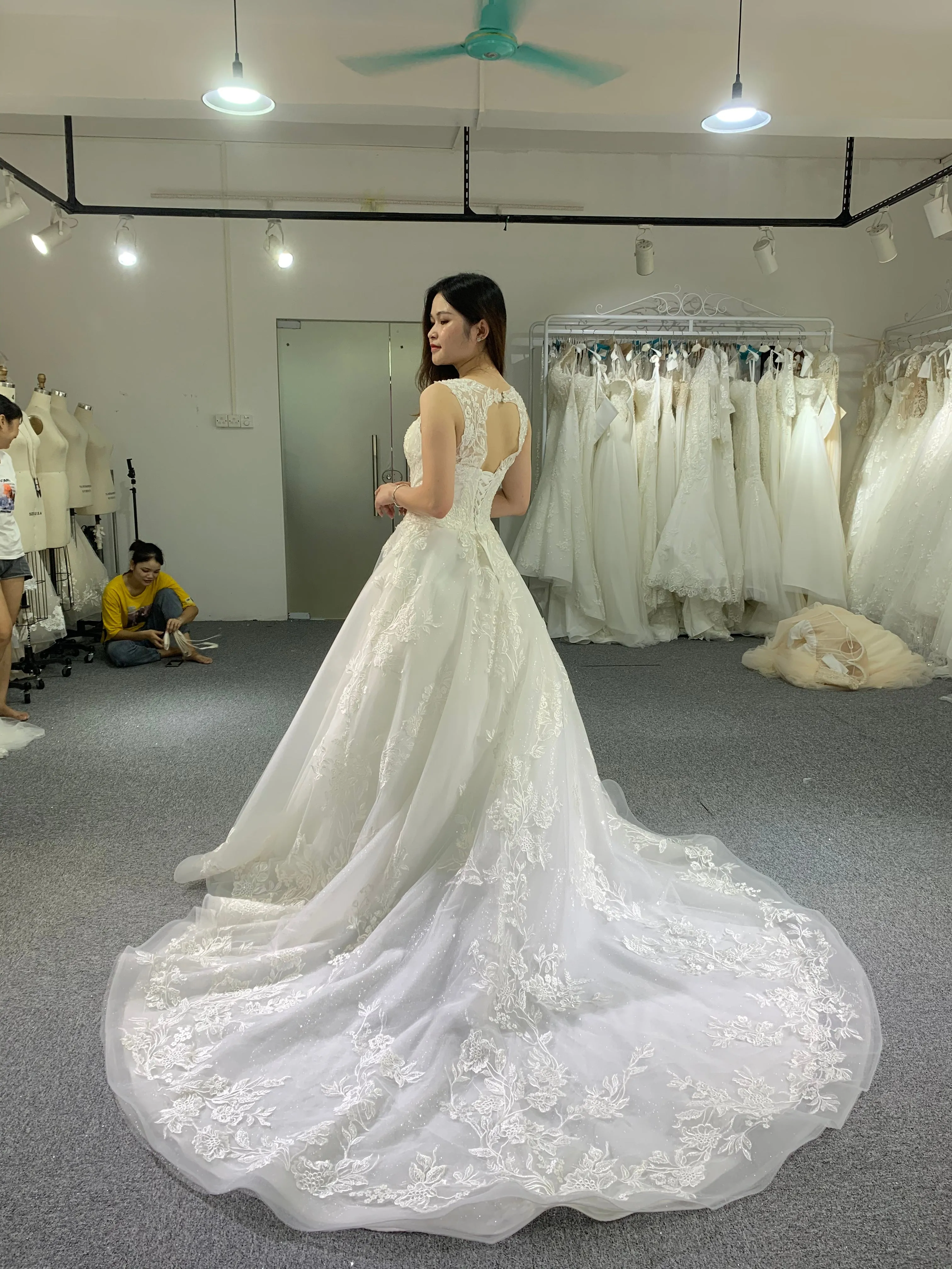 BYG sweetheart sleeveless wedding dress