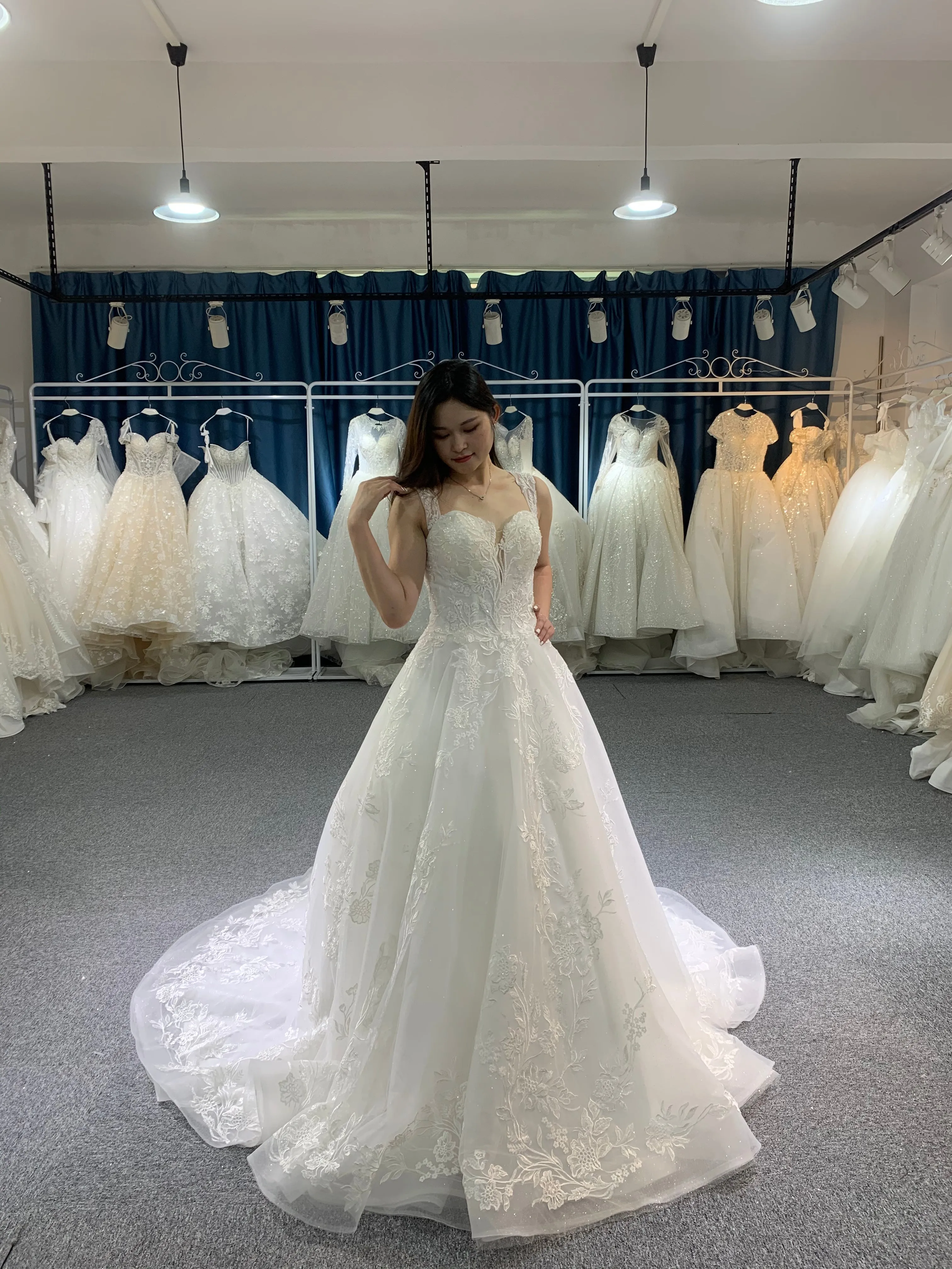 BYG sweetheart sleeveless wedding dress