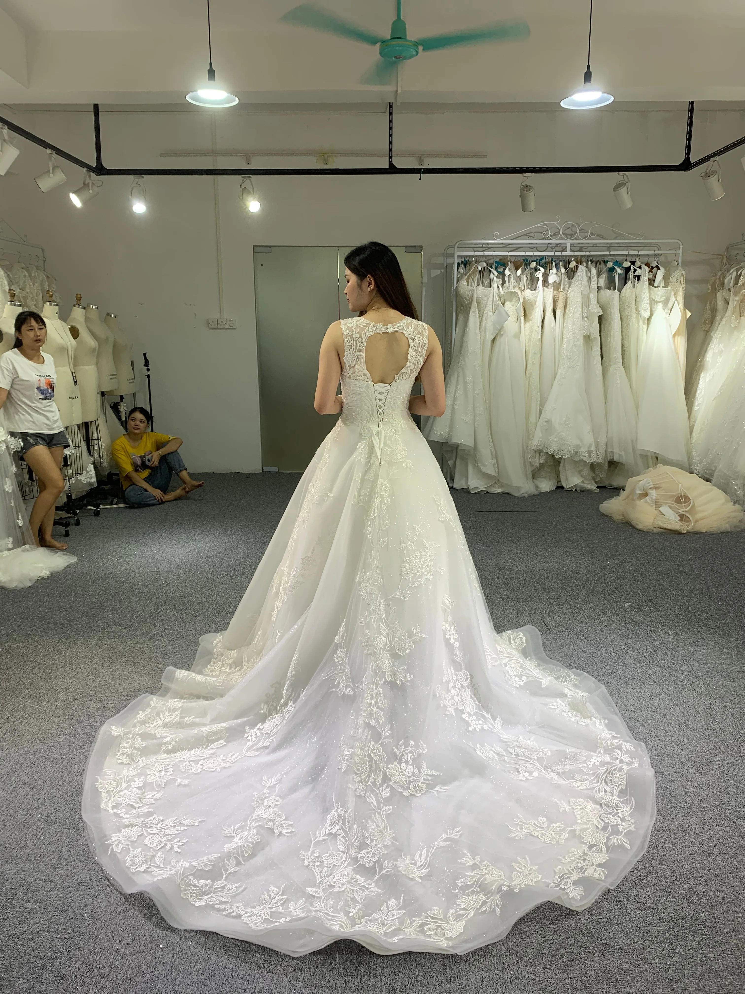 BYG sweetheart sleeveless wedding dress