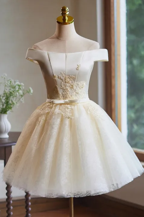 Champagne A Line Off the Shoulder Lace Appliques Short Homecoming Dress