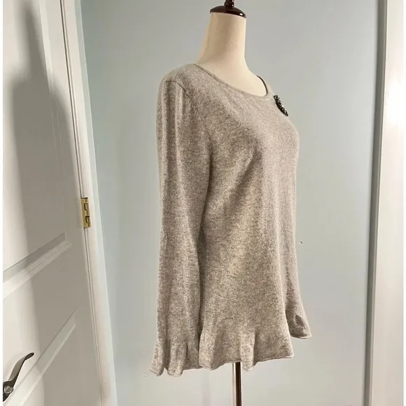 Charter Club cashmere peplum hem with rings tin broach sweater size Peti…