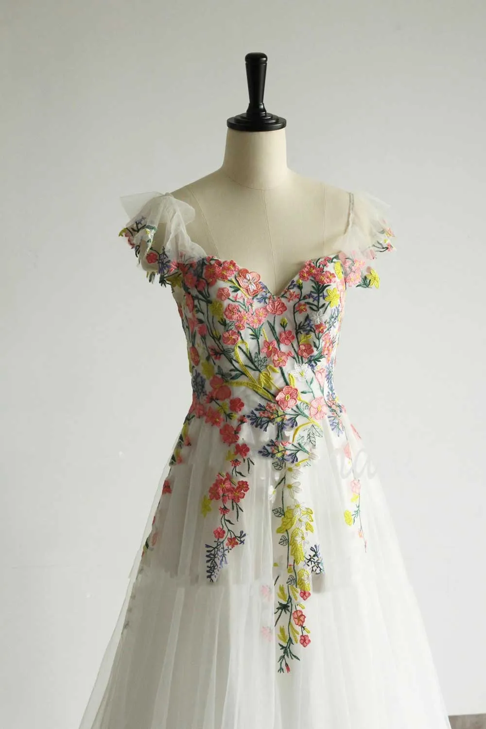 Color Floral Embroidery Wedding Dress with Short Butterfly Sleeves ET3065