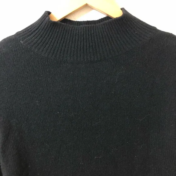 Frame Cut-Out Turtleneck Cashmere Sweater in Black - Size XL