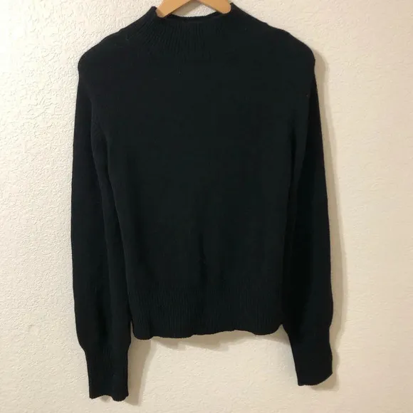 Frame Cut-Out Turtleneck Cashmere Sweater in Black - Size XL