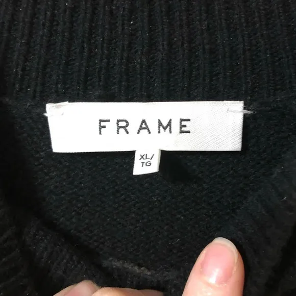 Frame Cut-Out Turtleneck Cashmere Sweater in Black - Size XL