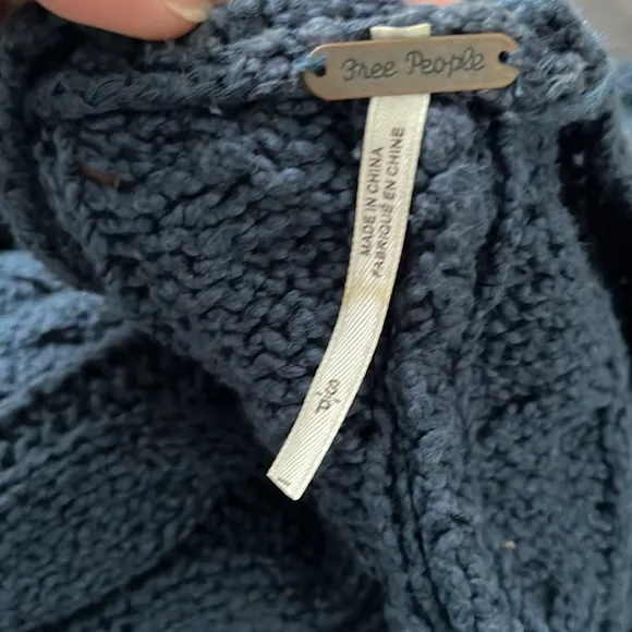 Free People Cable knitting vneck oversized sweater