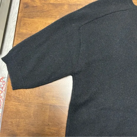 House of Harlow 1960 100% Cashmere Boxy V Neck Short Sleeve Sweater Black Size M