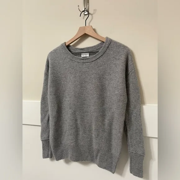 Nicole Miller Gray Cashmere Knit Long Sleeve Sweater Size Small