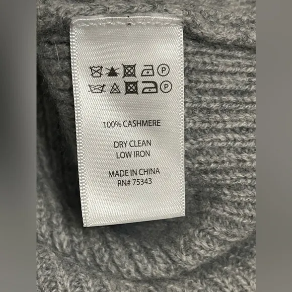 Nicole Miller Gray Cashmere Knit Long Sleeve Sweater Size Small