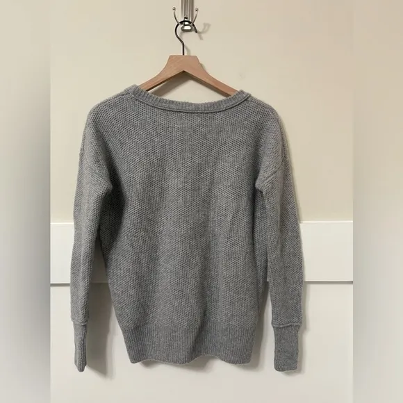 Nicole Miller Gray Cashmere Knit Long Sleeve Sweater Size Small