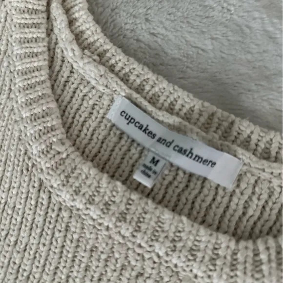 NWOT- CUPCAKES &amp; CASHMERE Revolve Napa Fringe Poncho in Ivory