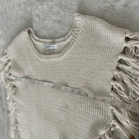 NWOT- CUPCAKES &amp; CASHMERE Revolve Napa Fringe Poncho in Ivory