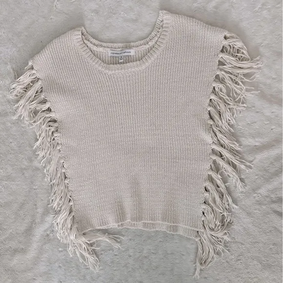 NWOT- CUPCAKES &amp; CASHMERE Revolve Napa Fringe Poncho in Ivory