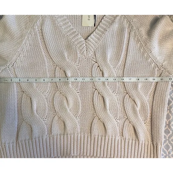 NWT Women's 525 Beige Cream Cable Knit V-Neck Sweater Size M