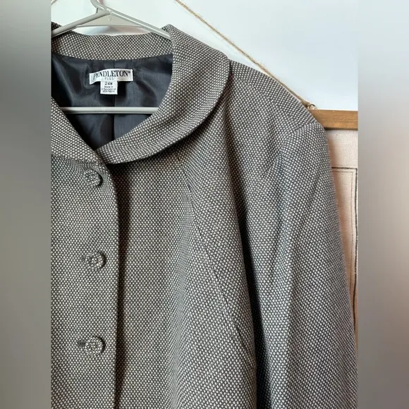 NWT Women’s Pendleton Plus Virgin Wool Tweed Button Jacket Blazer Brown 24W