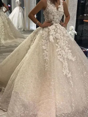 Organza Ball Gown Floral Wedding Dress With V-neck and Sequins Decorated,MW385