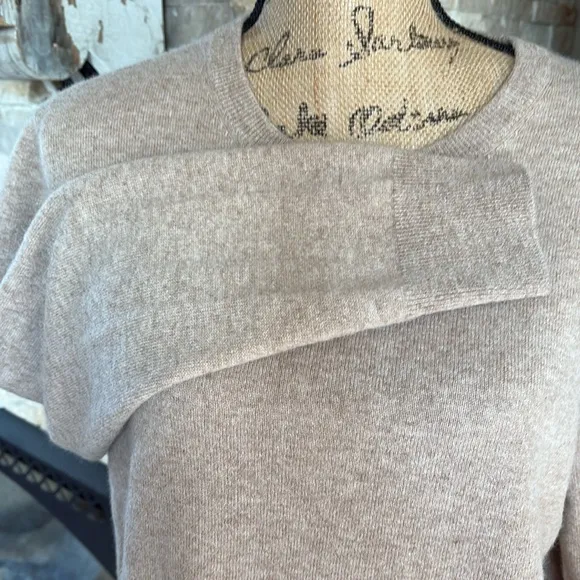 Quince 100% Mongolian cashmere tan oatmeal crew neck long sleeve sweater