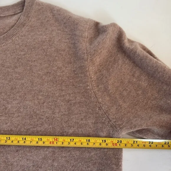 Quince 100% Mongolian cashmere tan oatmeal crew neck long sleeve sweater