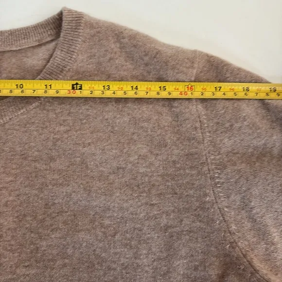 Quince 100% Mongolian cashmere tan oatmeal crew neck long sleeve sweater