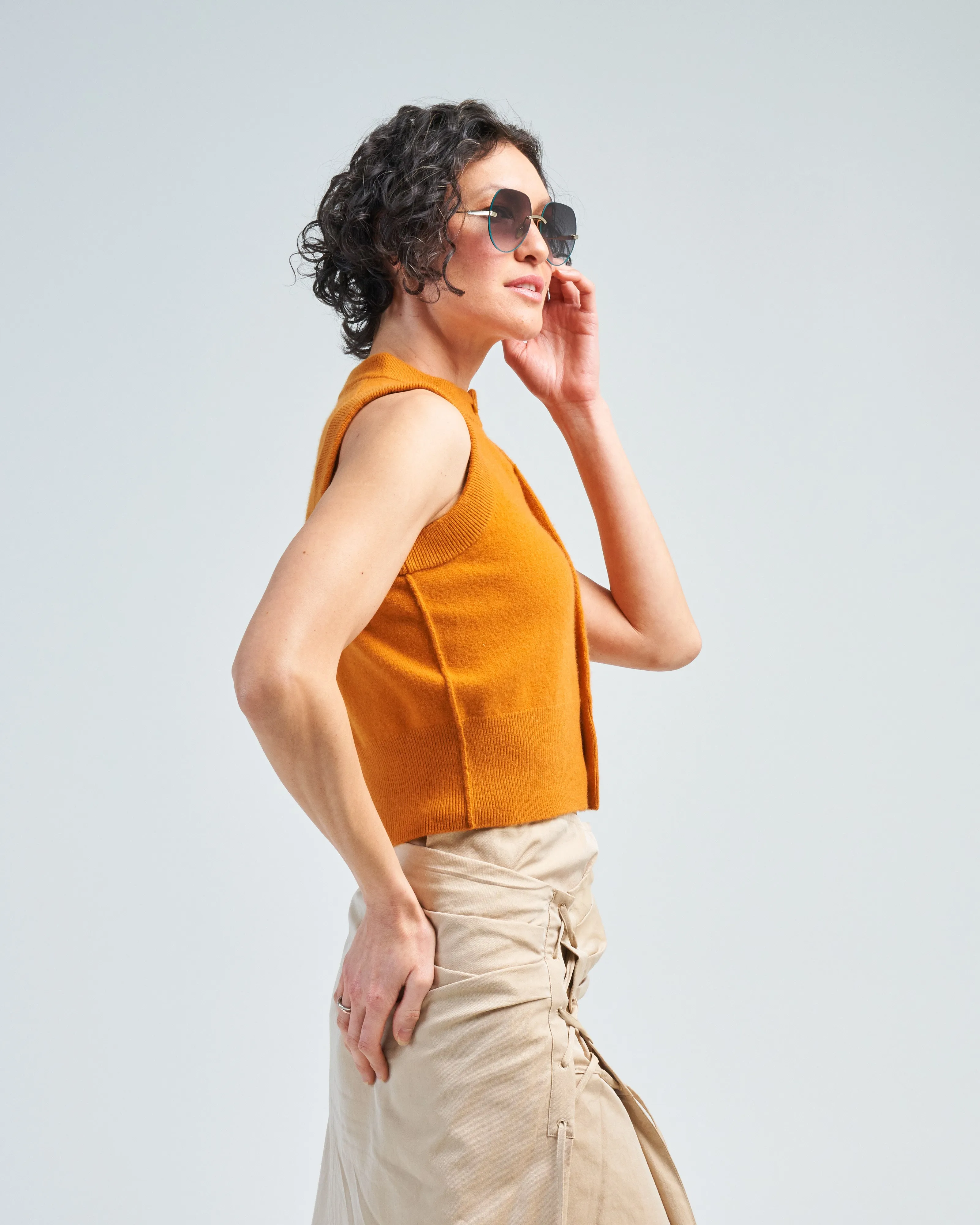 sleeveless button up
