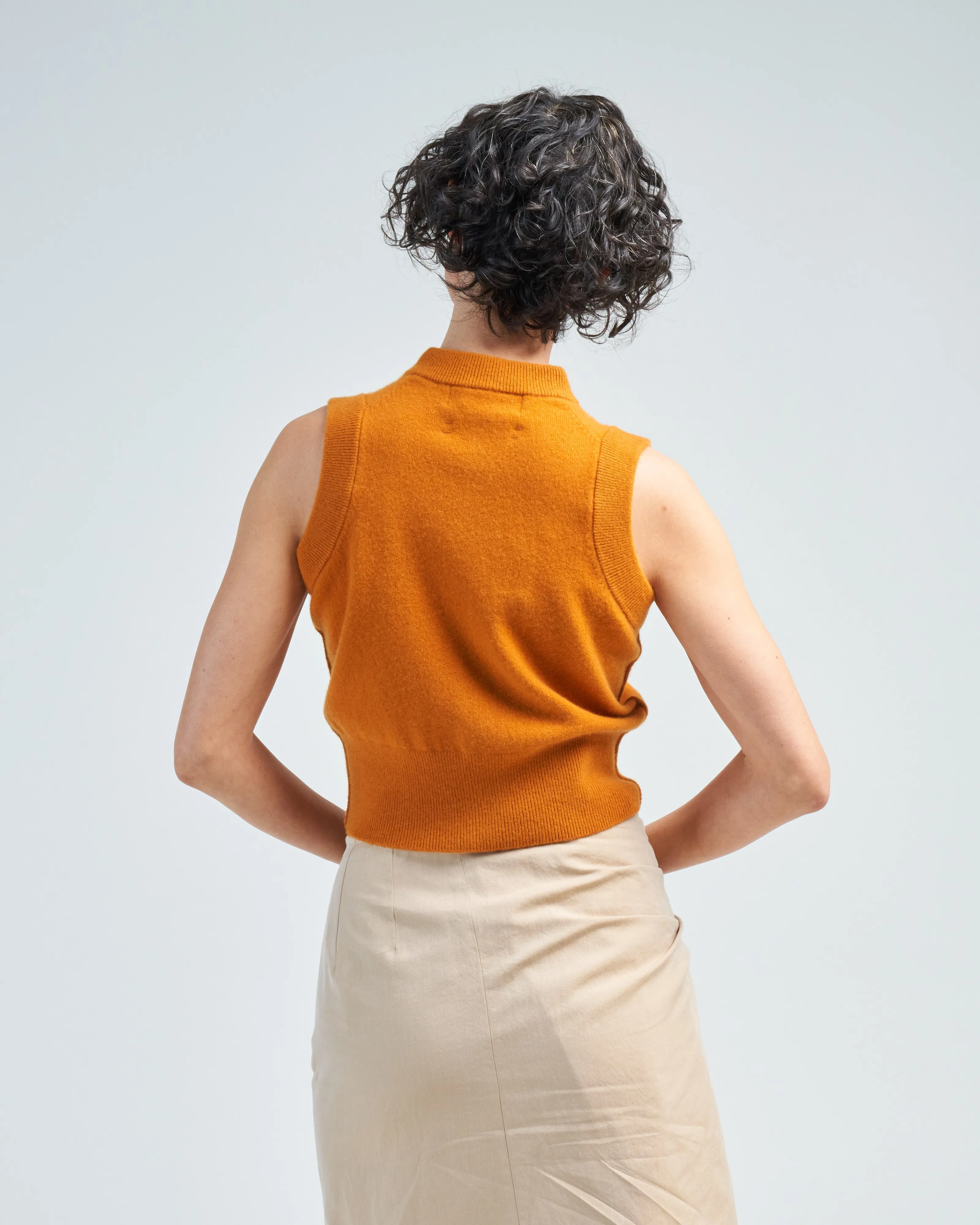 sleeveless button up