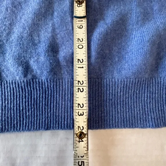 TAHARI 100% 2 ply cashmere blue sweater MED