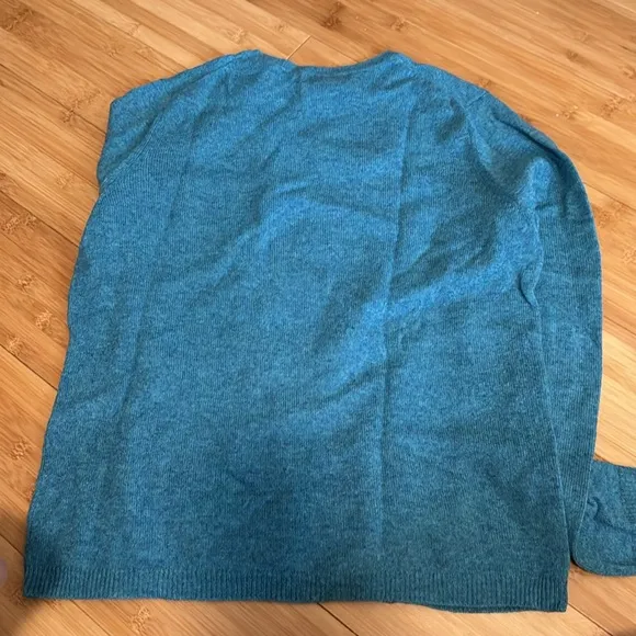 Tahari pure luxe 100% cashmere sweater
