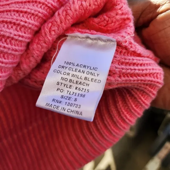 Umgee Women's two toned V neck Pink Knit Sweater Size Small long sleeve
