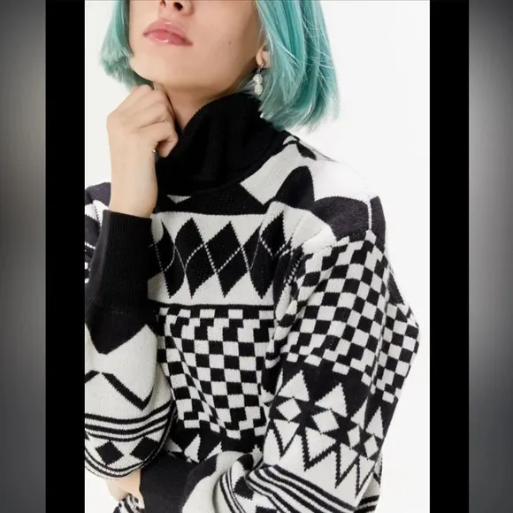 Urban Outfitters Black &amp; Cream Geometric Print Oversized Knit Turtleneck M