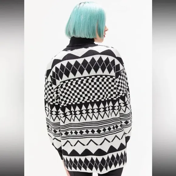 Urban Outfitters Black &amp; Cream Geometric Print Oversized Knit Turtleneck M