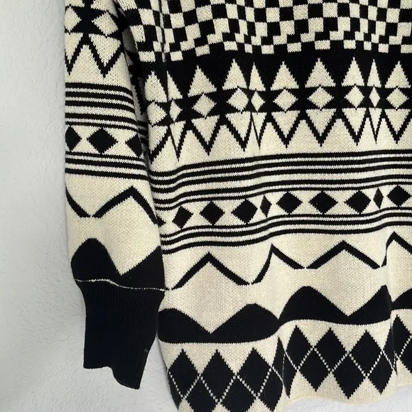 Urban Outfitters Black &amp; Cream Geometric Print Oversized Knit Turtleneck M