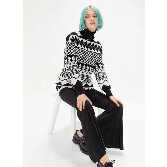 Urban Outfitters Black &amp; Cream Geometric Print Oversized Knit Turtleneck M