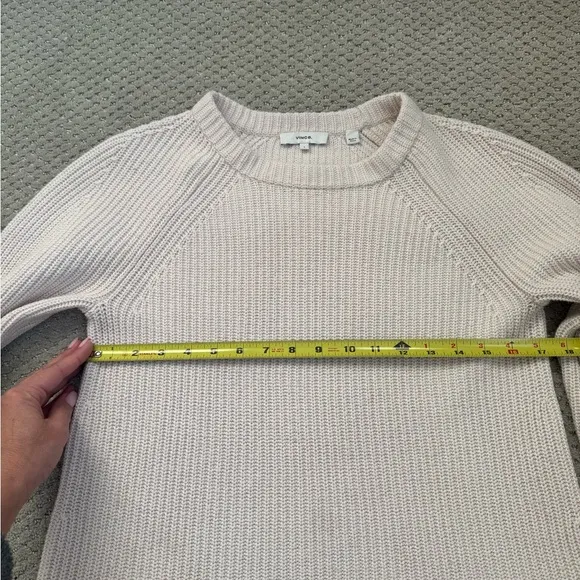 Vince cream crew neck sweater small