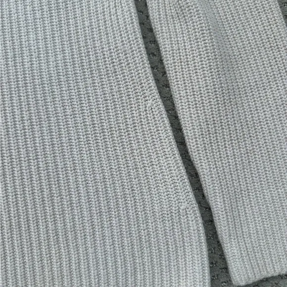 Vince cream crew neck sweater small