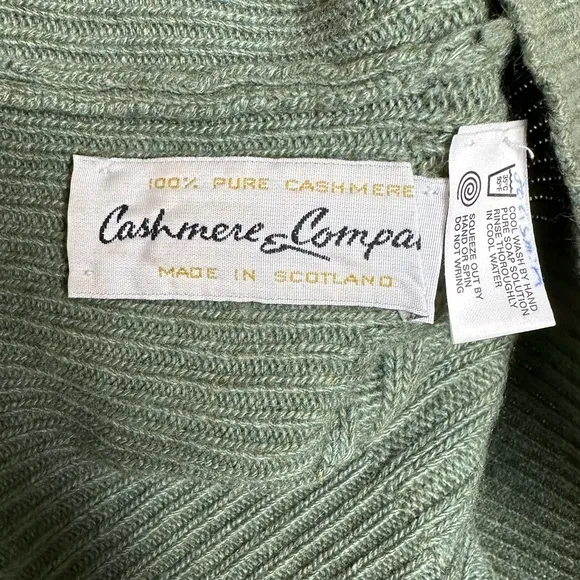 Vintage Cashmere Company Cable Knit Turtleneck Sweater
