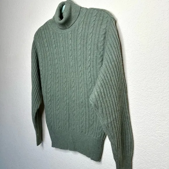 Vintage Cashmere Company Cable Knit Turtleneck Sweater