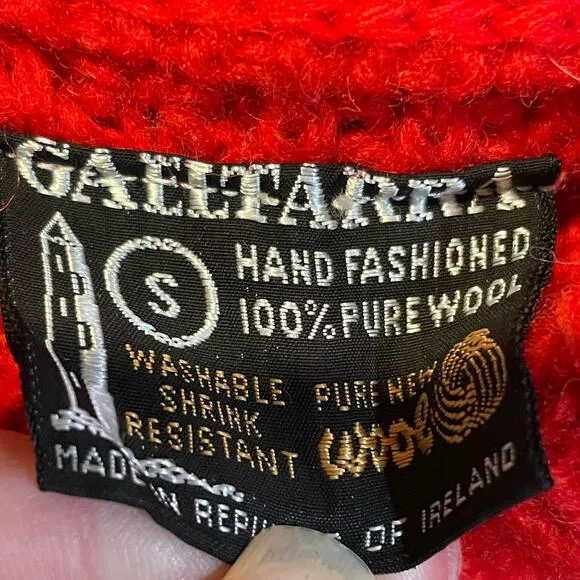 Vintage Gaeltarra Cherry Red Cable Knit Sweater - size Small