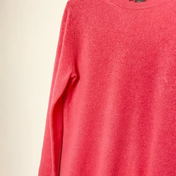 Woman Tahari  100%  Cashmere Sweater Pink Sz M