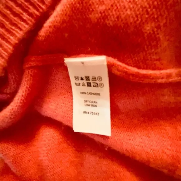 Woman Tahari  100%  Cashmere Sweater Pink Sz M