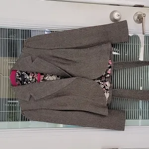 Wool Herringbone Tweed Blazer Sz 0P Beautiful Lining With Belt