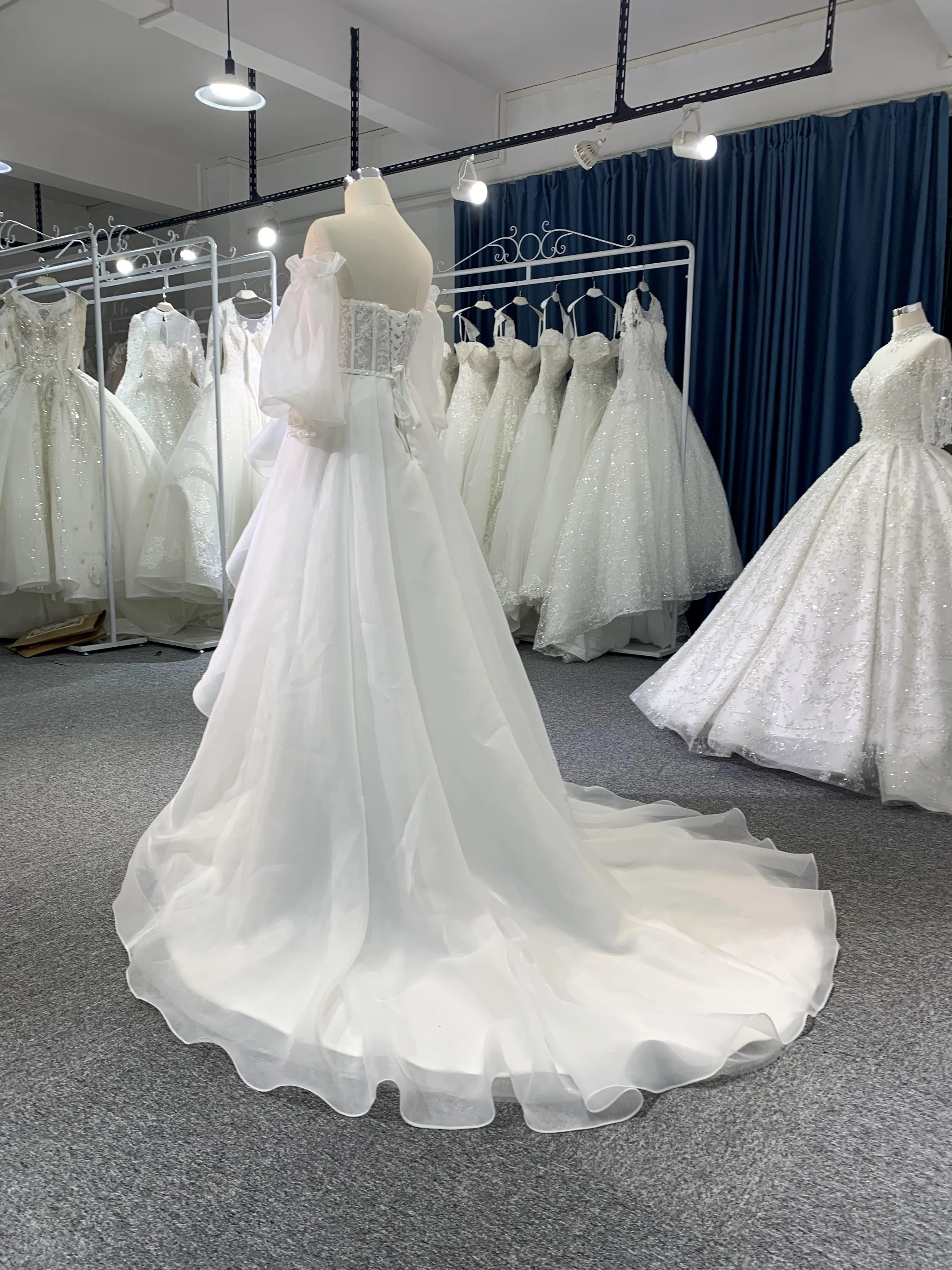 Z006-Organza Sweetheart Neckline Wedding Dress With Long Tail & Removable Sleeve