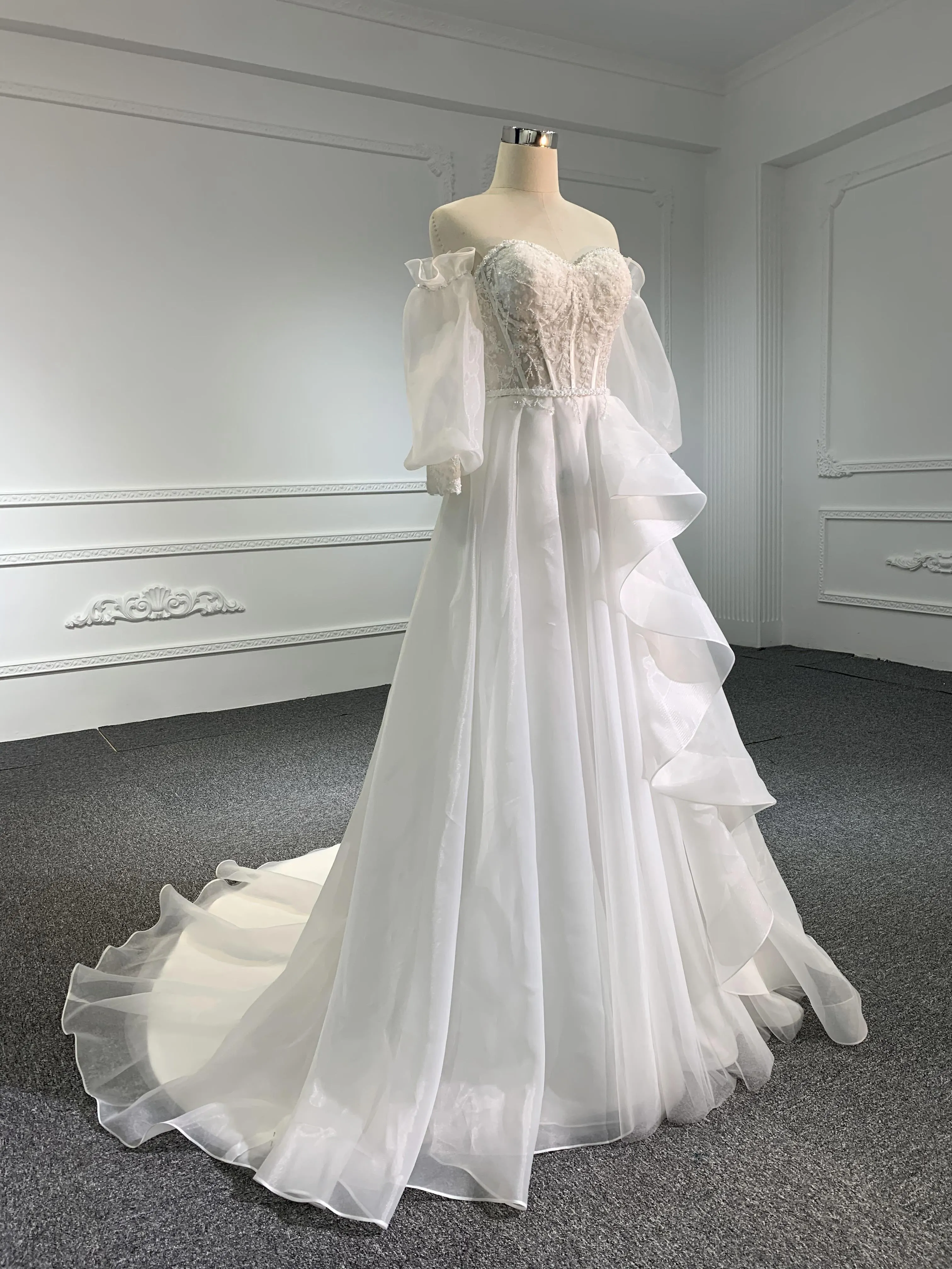 Z006-Organza Sweetheart Neckline Wedding Dress With Long Tail & Removable Sleeve